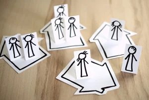 Cuántos KWh gastan cuatro personas al mes