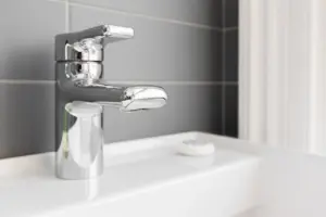 Estrategias para ahorrar electricidad en el baño